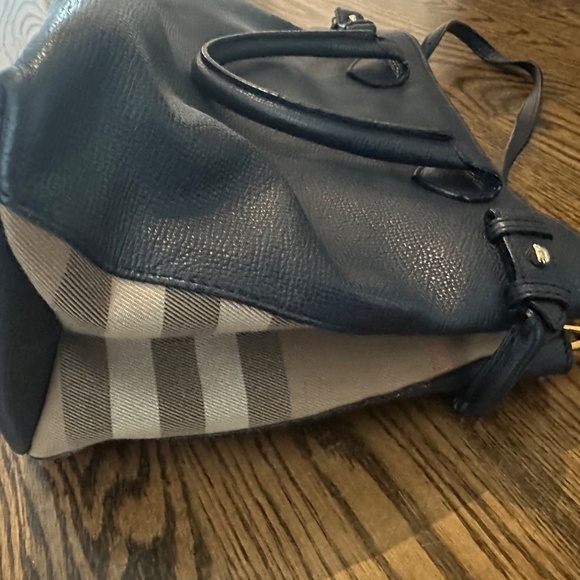Authentic leather Burberry purse - Picture 5 of 9